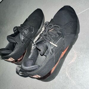 Puma Black and Rose Gold Womans Sneakers